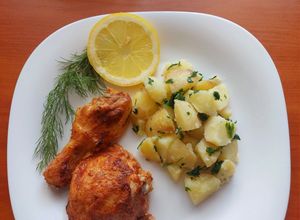 Joghurtos pácban sült csirkecombok recept fotója