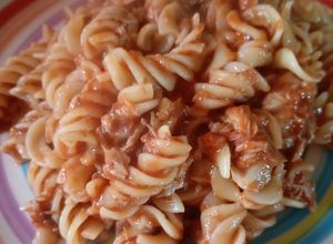 Una foto de Macarrones con jurel y salsa de tomate🇨🇱