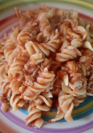 Una foto de Macarrones con jurel y salsa de tomate🇨🇱