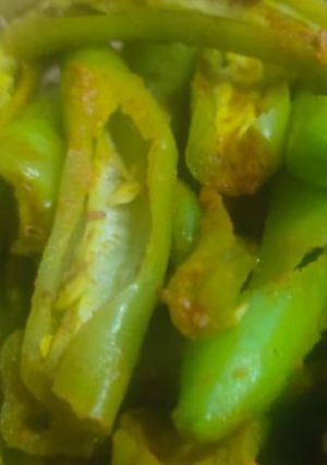 A picture of Green chilli pickle.