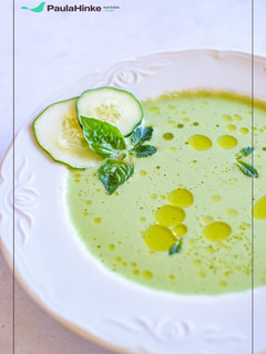 Una foto de Sopa fría de pepino y kéfir 🌿
