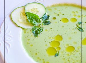 Foto principal de Sopa fría de pepino y kéfir 🌿