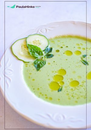 Una foto de Sopa fría de pepino y kéfir 🌿