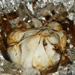 A picture of Roasted Garlic.