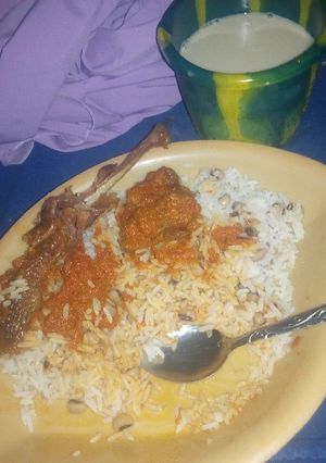 A picture of Rice and stew with my cold kunu.