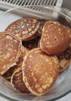 Фото Панкейки на молоці без яєць з корицею.