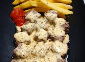 Foto resep Steak Cube Saikoro Wagyu dengan Saus Keju