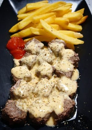 Foto resep Steak Cube Saikoro Wagyu dengan Saus Keju