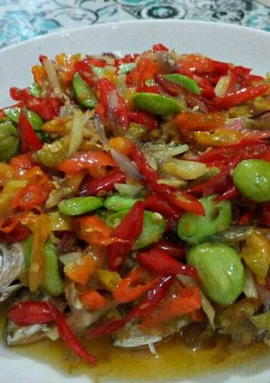 Foto resep Kembung kukus mandi cabai dn pete