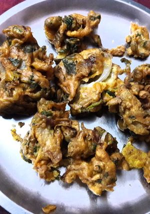 A picture of Onion Spinach Pakora.