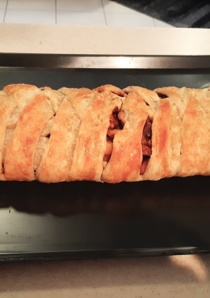 Una foto de Apfelstrudel o strudel de manzana