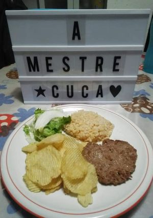 Foto de Hambúrgueres caseiros com Chouriço e Queijo Mozarella