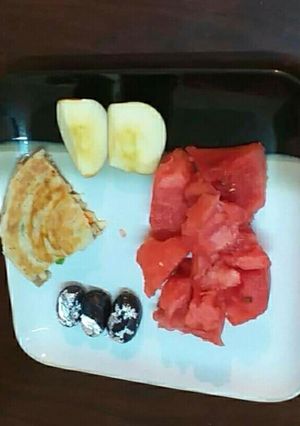 A picture of Sahri with fruits.