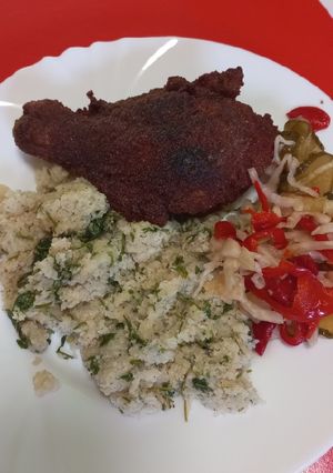 Karfiolrizs, rántott csirkecombbal recept fotója