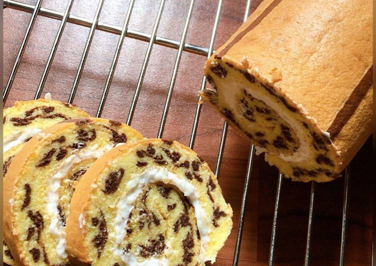 Langkah Mudah untuk Membuat Cheetah Roll Cake by chef Farah Quinn (full 6 telur gapake dipisah2) super gampang anti gagal Anti Gagal
