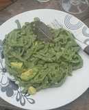 Tallarines de espinaca con palta
