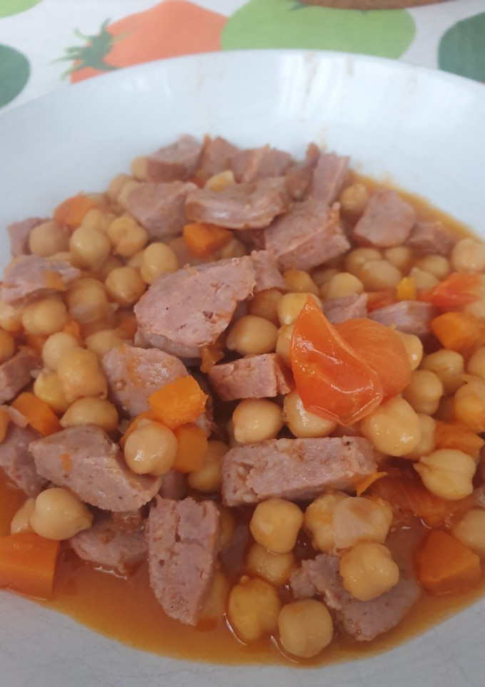 Una foto de Garbanzos con butifarra y calabaza