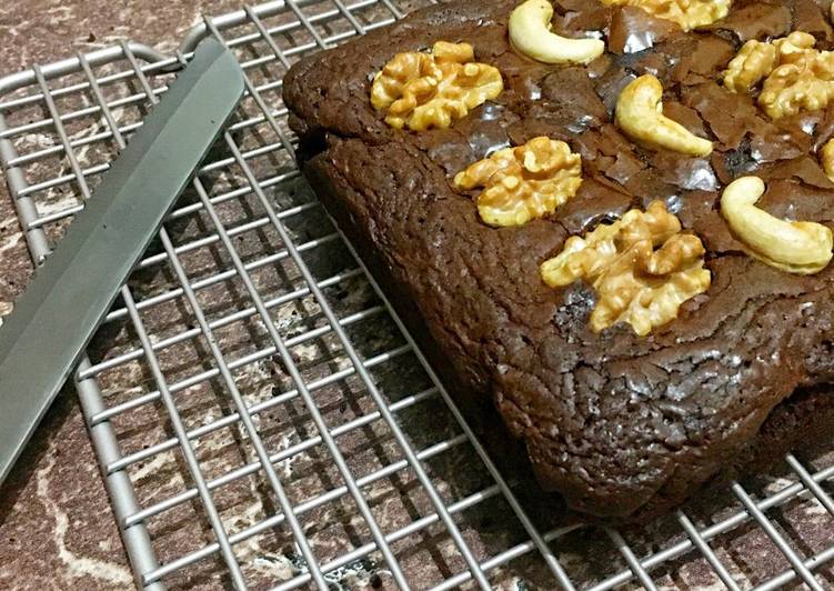 Cashew and walnut brownie