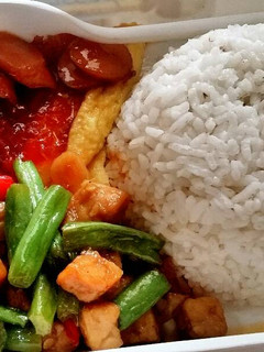 Foto resep Telor dadar asam manis sosis + oseng buncis tempe