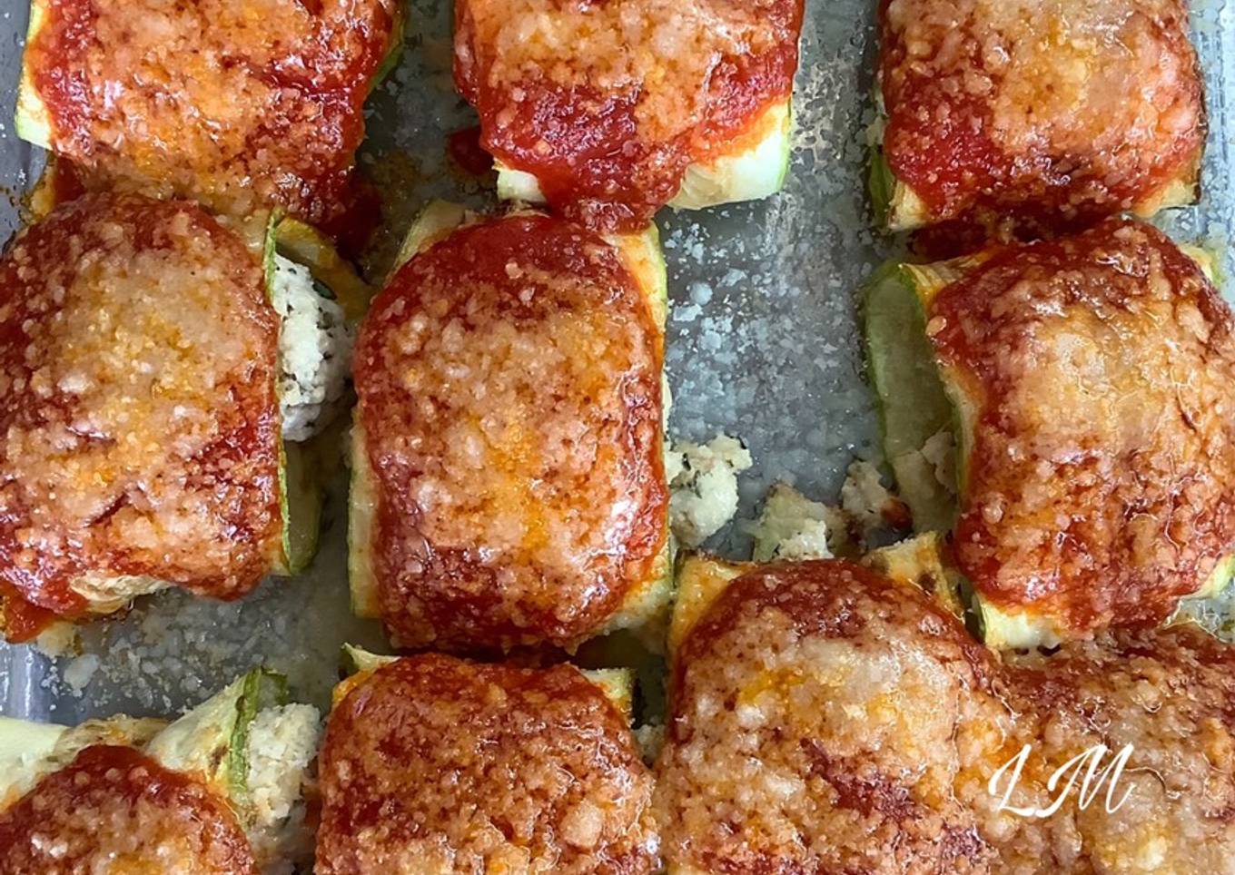 Rollitos de calabacín rellenos de pollo y huevo cocido