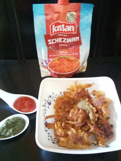प्याज के कुरकुरे पकोड़े (Pyaz ke kurkure pakode recipe in hindi) रेसिपी मुख्य फोटो
