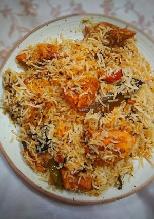 A picture of Barbecue chicken biryani.