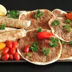 A picture of Lebanese_flat_bread_with_meat#Safiha.