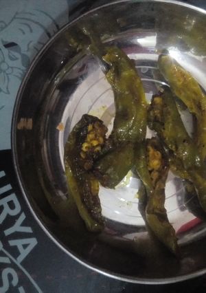 A picture of Fried green chillies.