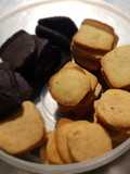 Shortbread: Chocolate, Custard, Plain biscuits