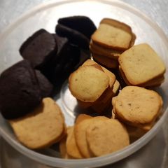 A picture of Shortbread: Chocolate, Custard, Plain biscuits.