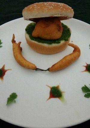 A picture of Vada pav with mirch vada.