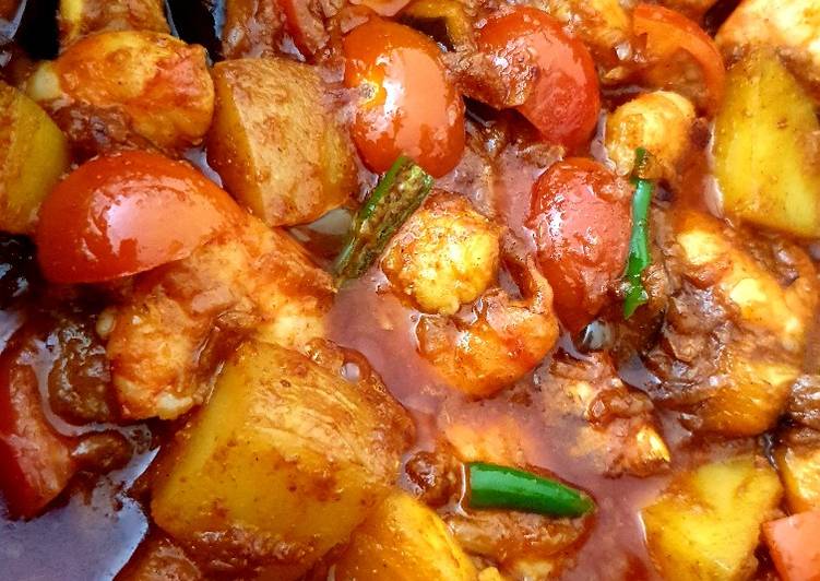 Recipe of Delicious King Prawn bhuna with potato