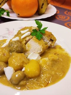 Una foto de Solomillo de pavo en pepitoria con champiñones y patatas baby