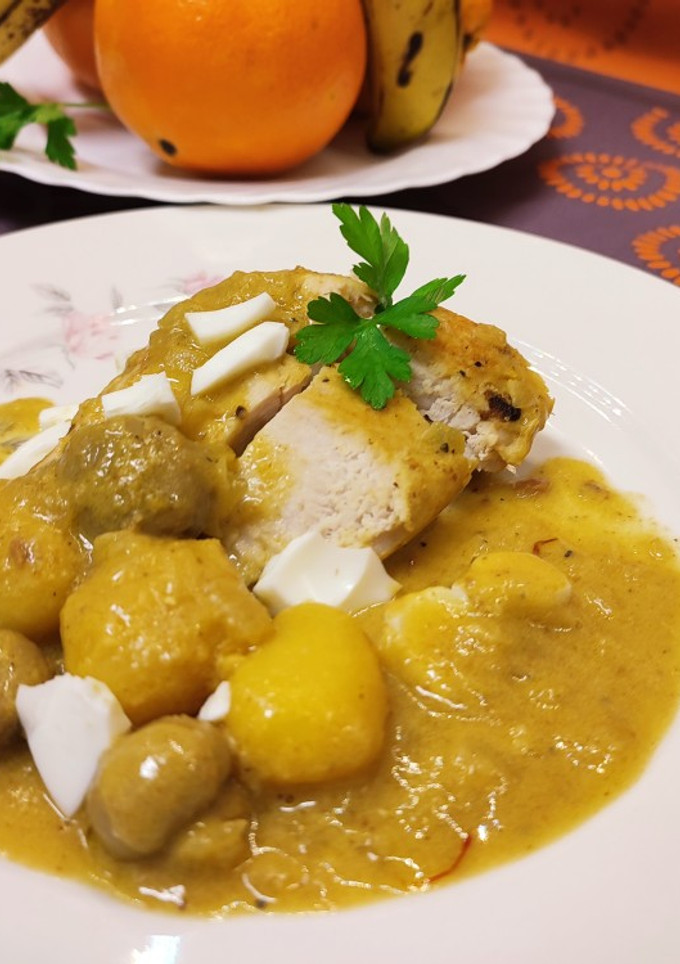 Una foto de Solomillo de pavo en pepitoria con champiñones y patatas baby