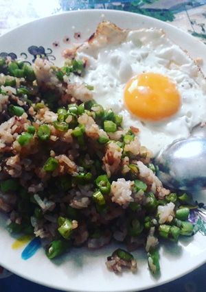 Hình của món Cơm gạo lứt chiên đậu que.