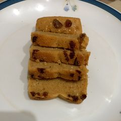 A picture of Raisens cake, with brown sugar 🍪 🍰diet cake.