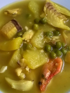 Una foto de Guiso de pescado con patatas y guisantes (abadejo)