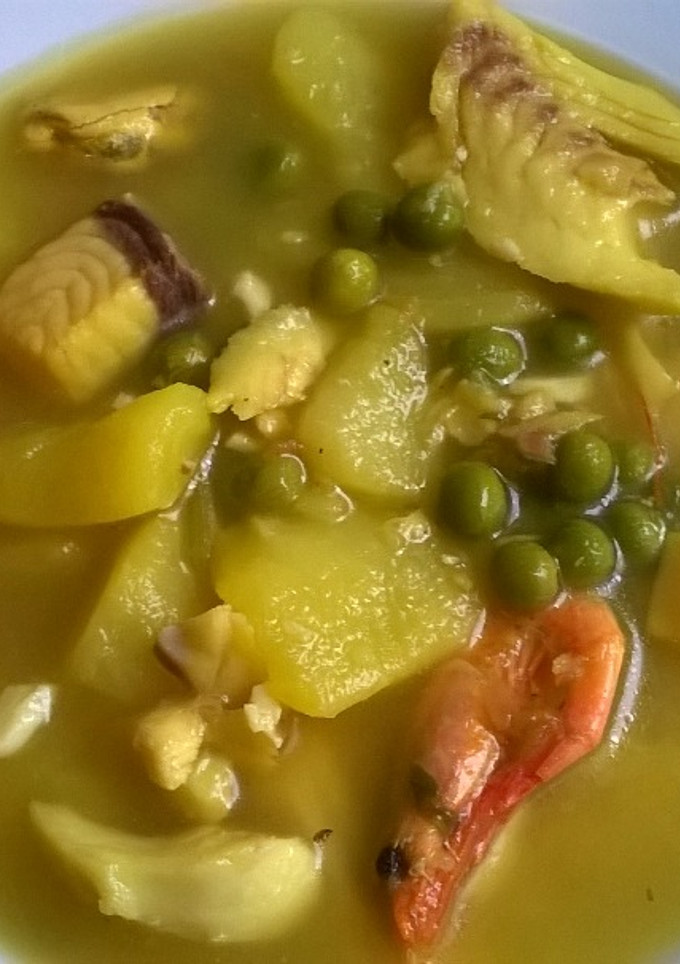 Una foto de Guiso de pescado con patatas y guisantes (abadejo)