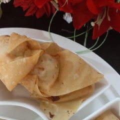 A picture of Hi-tea snacks (wontons).