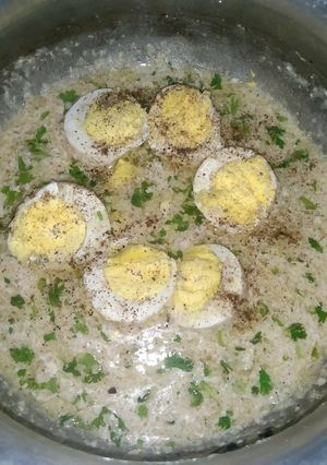 A picture of 3 color egg qorma.