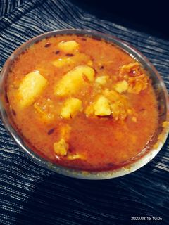 आलू बड़ी की सब्जी (Aloo badi ki sabzi recipe in Hindi) रेसिपी मुख्य फोटो