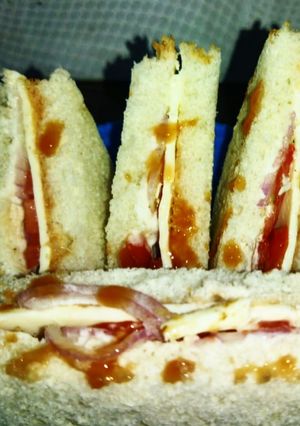 वेजिटेबल चीज़ सैंडविच (vegetable cheese sandwich recipe in Hindi) रेसिपी मुख्य फोटो