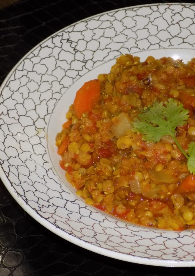 Una foto de Lentejas turcas al curry con verduras