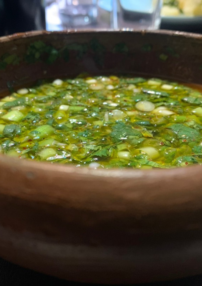 Una foto de Este pebre es muy particular ideal para un asadito o el choripan
