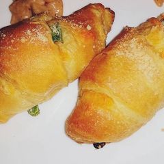 A picture of Cheesy Dijon Crescent Rolls.