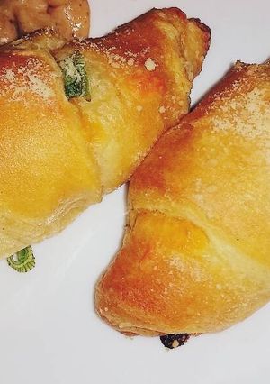 A picture of Cheesy Dijon Crescent Rolls.
