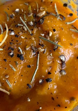 Una foto de Sopa de zapallo un toque picante!🔥 🌶️