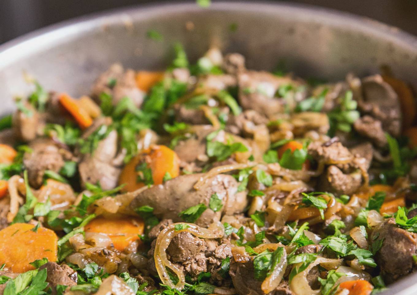 Chicken liver with onion and carrot