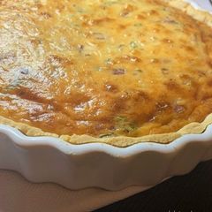 A picture of Bacon & cheese quiche.