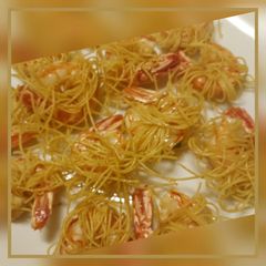A picture of Deep fried prawns wrapped in pasta.